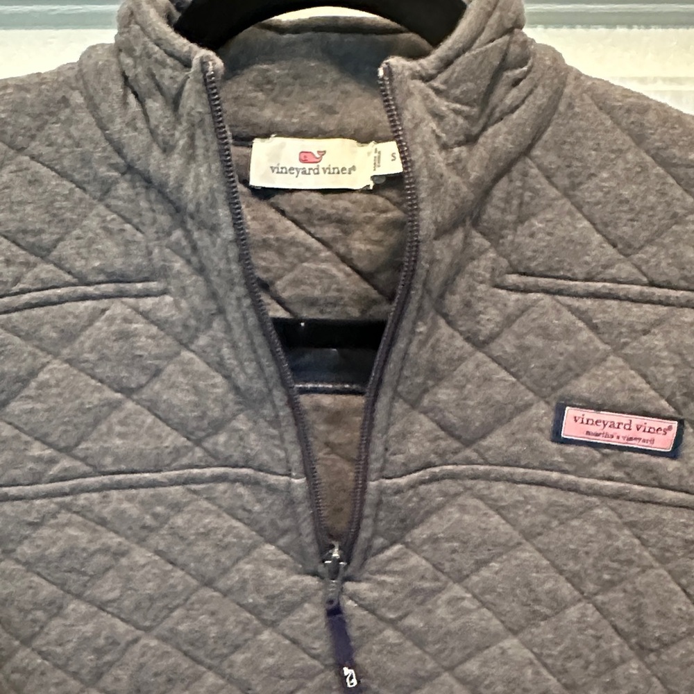 Vineyard Vines Charcoal Quilted Pullover - Picture 7 of 7